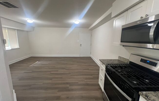 2 beds, 1 bath, $1,400, Unit 5225-204