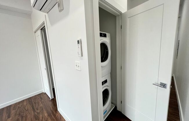 Studio, 1 bath, 403 sqft, $1,404, Unit 304