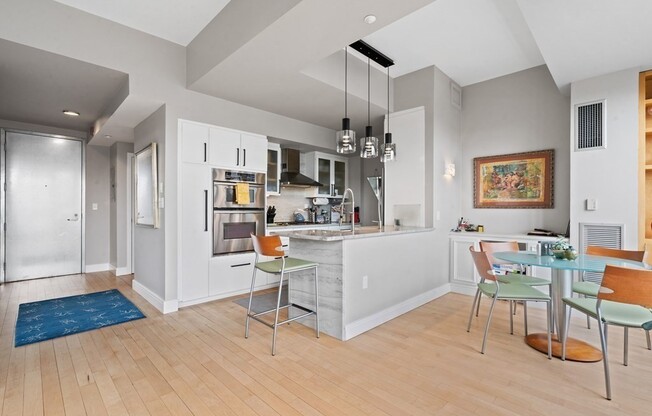 1 bed, 1 bath, 795 sqft, $4,300, Unit 523