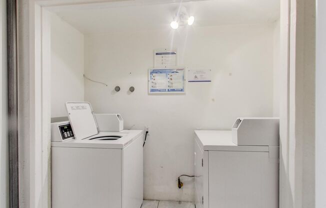 Studio, 1 bath, 300 sqft, $1,300, Unit 2