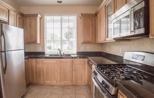 3 BEDROOM, 3 BATHROOM, 2 CAR GARAGE, COMMUNITY POOL & SPA