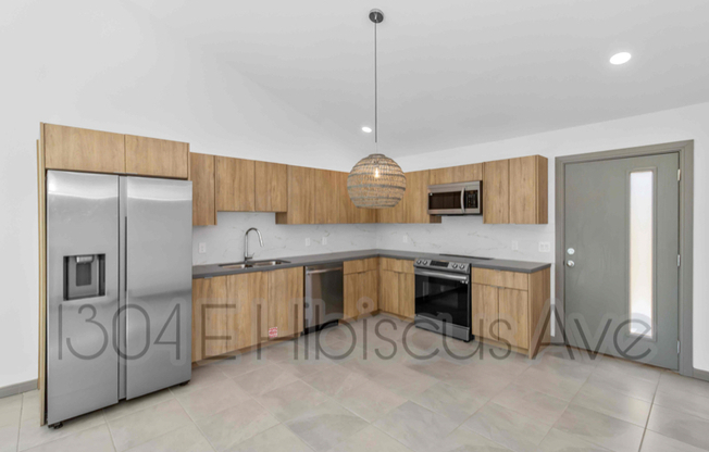 1304 E HIBISCUS AVE
