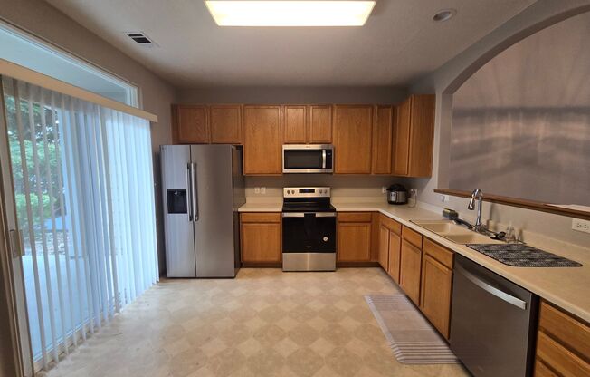 Bright and open Condo, walking distance to N-line Light Rail