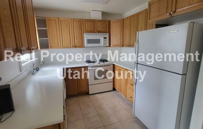 2 beds, 1 bath, $1,200