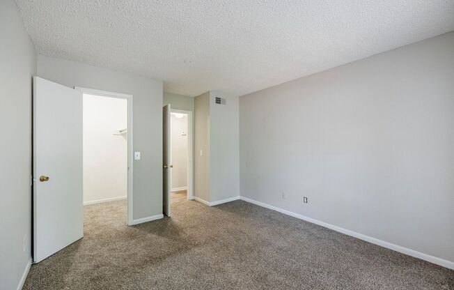 1 bed, 1 bath, 700 sqft, $875, Unit 1-10T