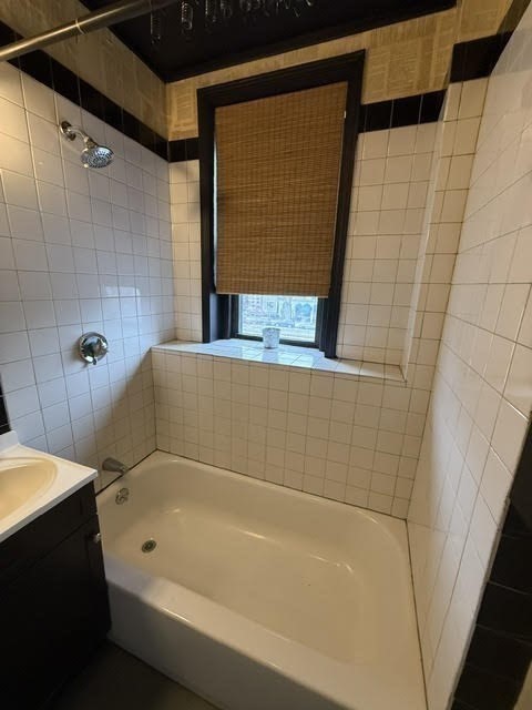 Studio, 1 bath, 356 sqft, $2,100, Unit 15