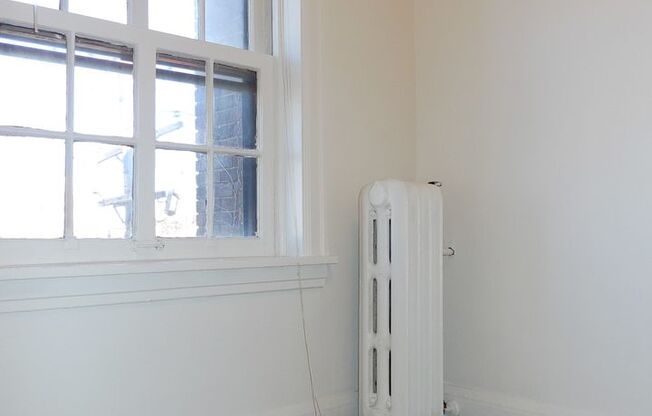 Studio, 1 bath, 375 sqft, $875, Unit 24 - 305