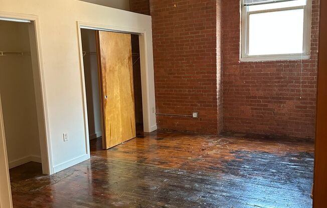 1 bed, 1 bath, 940 sqft, $1,250, Unit 301