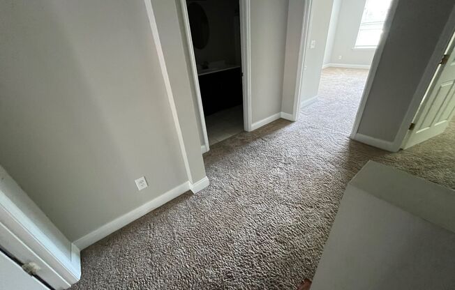 3 beds, 2.5 baths, 2,580 sqft, $2,000, Unit 702-01