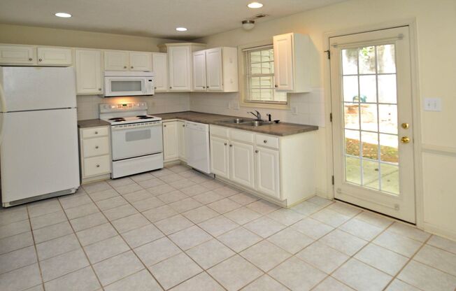 2 BR 2.5 BTH Townhouse off Wards Ferry Rd