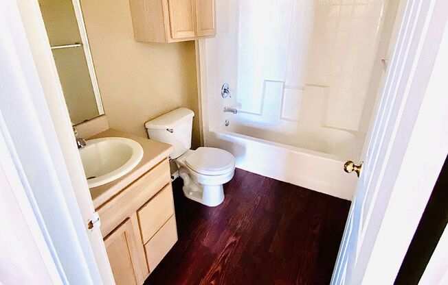 3 beds, 2 baths, 973 sqft, $1,045, Unit 2309