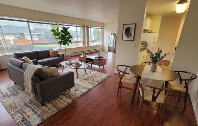 2 beds, 1 bath, 820 sqft, $2,795, Unit R-212