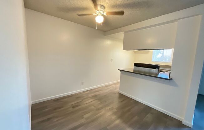 2 beds, 1 bath, 950 sqft, $2,295, Unit E