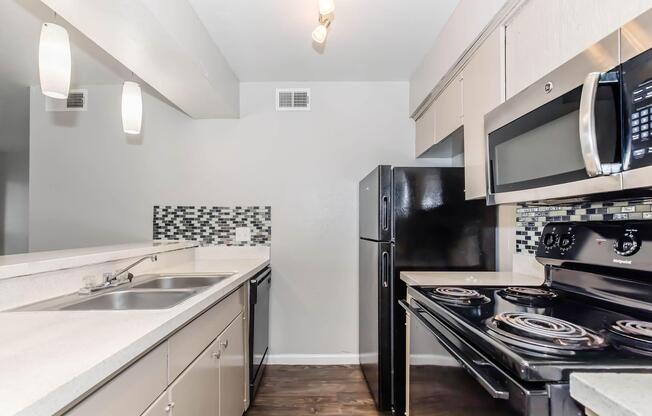 Studio, 1 bath, 433 sqft, $768