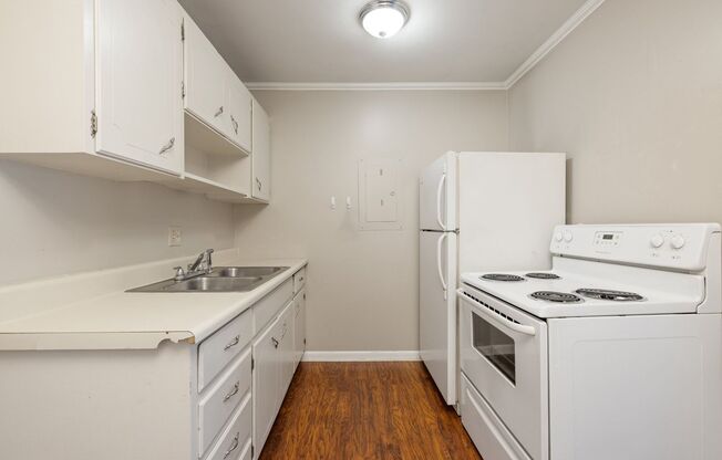 1 bed, 1 bath, $1,095, Unit B12