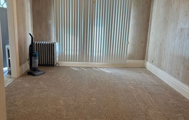 4 Bedroom spacious Colonial, mins from Downtown Detroit