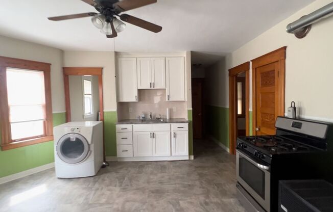 2 beds, 1 bath, $1,395