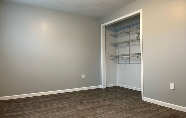 2 beds, 1 bath, 800 sqft, $1,100, Unit 11