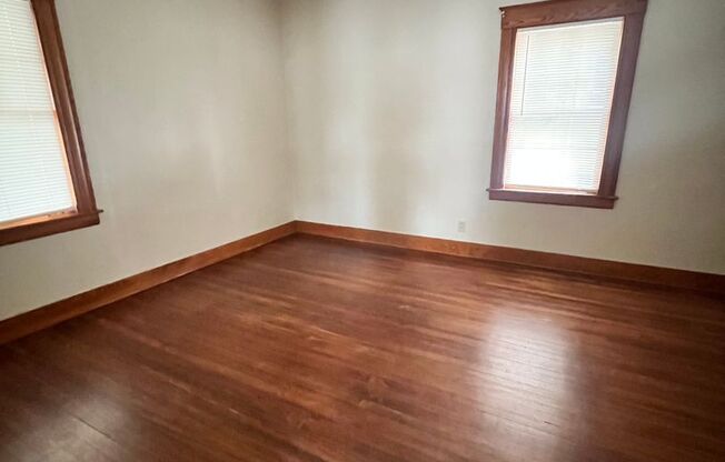 2 beds, 1 bath, $1,395