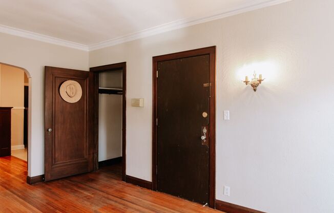 Studio, 1 bath, 449 sqft, $875, Unit Apt 5
