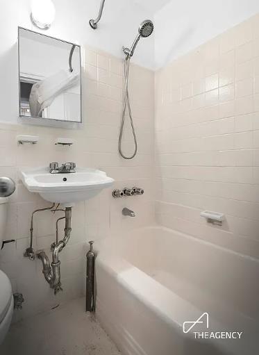 Studio, 1 bath, $2,900, Unit 2F