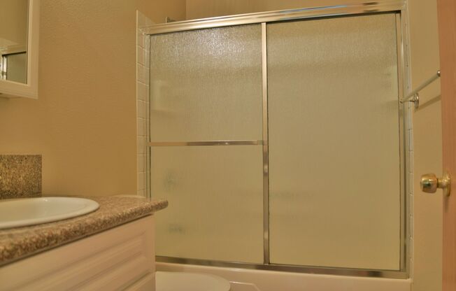 2 beds, 1 bath, 785 sqft, $1,295, Unit FQ 319