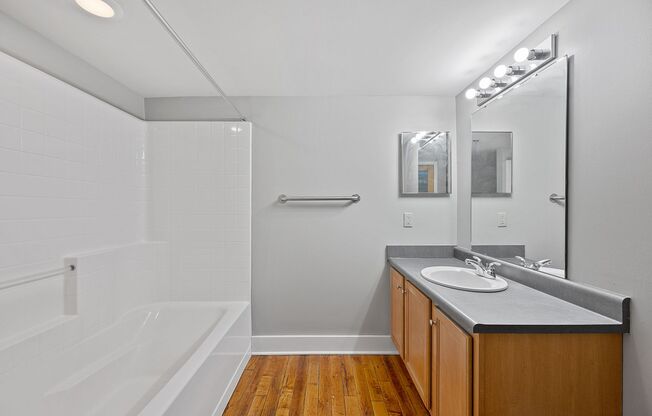 1 bed, 1 bath, 1,439 sqft, $1,653, Unit 3301-211