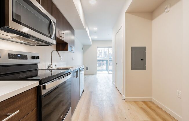 Studio, 1 bath, 284 sqft, $1,182.18, Unit 624