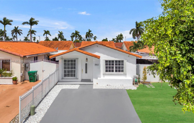 8811 NW 112 TER