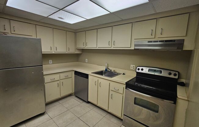 1 bed, 1.5 baths, $1,650, Unit 4314