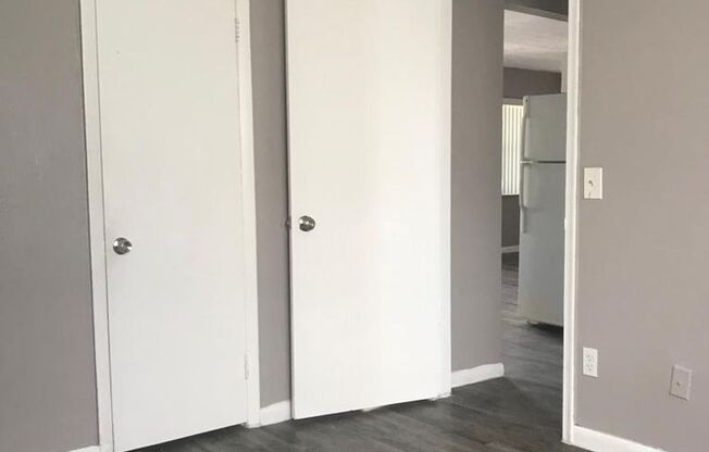 3 beds, 1 bath, 880 sqft, $2,000, Unit 5300-22