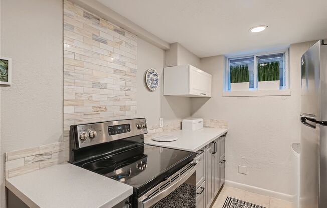 Tastefully Furnished Apartment in Heart of Cheesman Park (Utilities Included!)