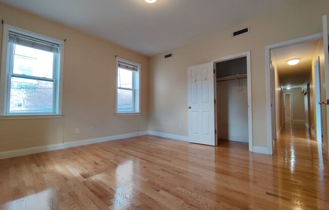 Central BU Location! Walk to  School, Eat-in Kitchen, Dishwasher, Laundry in on a Site