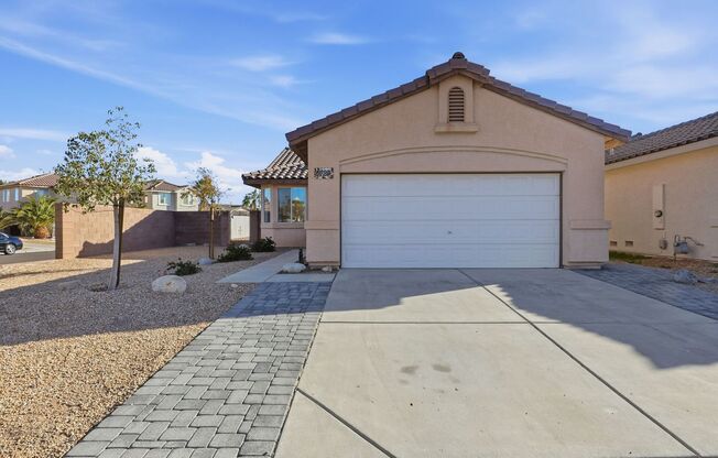 Beautiful Single-Story Home on an Oversized Corner Lot in Silverado Ranch — No HOA!
