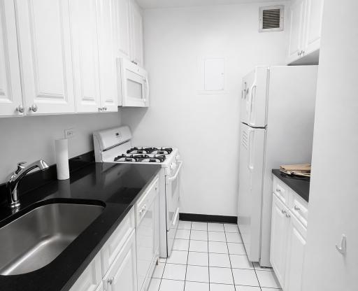 1 bed, 1 bath, 650 sqft, $4,395, Unit 17C