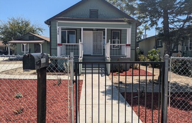 Bright & Clean 2 Bed | 1 Bath Home With a separate Den– 906 Sq. Ft. with Private Parking! Now Available!