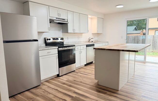 3 beds, 2 baths, $2,595