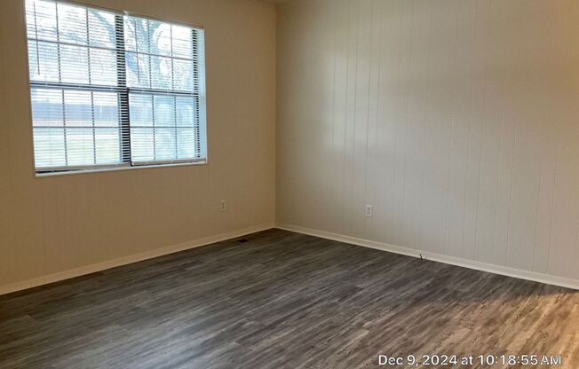 2 beds, 1 bath, 872 sqft, $1,350, Unit 01930