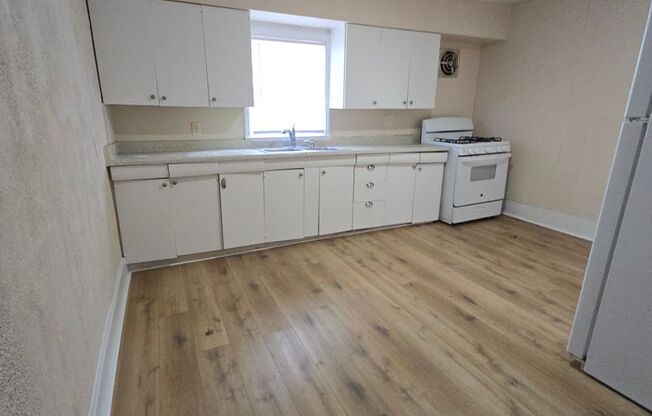 2 beds, 1 bath, $1,000