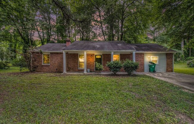 3 bdrm, 2 bath in Stonecrest!