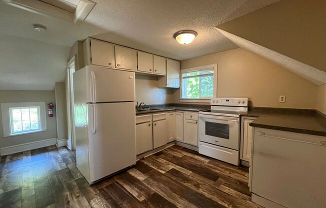 1 bed, 1 bath, 709 sqft, $1,100