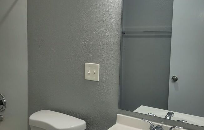2 beds, 1 bath, 695 sqft, $1,250, Unit 505 D2