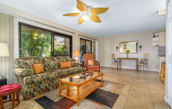 Fully Furnished 2 Bed/1.5 Bath, Maui Gardens Condo with Resort Amenities and Steps to the Beach!