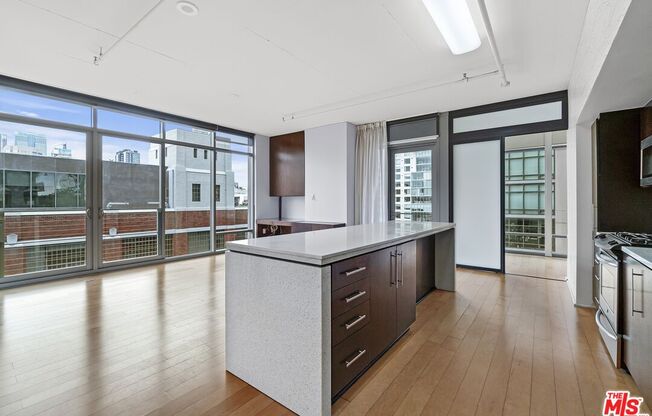 1 bed, 2 baths, 1,110 sqft, $4,000, Unit 815