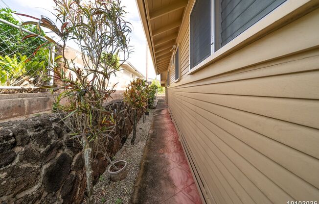 Studio in Pearl City $1500 1453 Kalauipo Street - Utilities Included