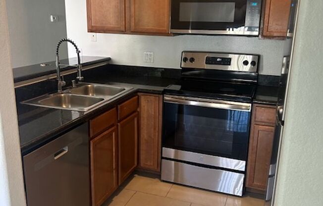 3 beds, 2 baths, $1,600