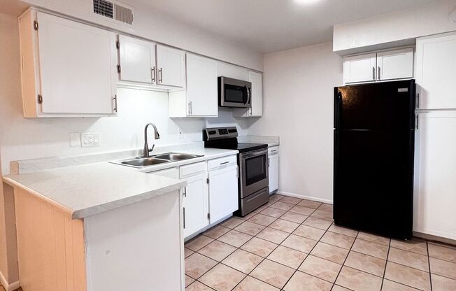 2 beds, 1 bath, 800 sqft, $1,425