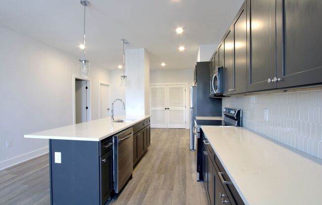 2 beds, 2 baths, 912 sqft, $1,675, Unit 306