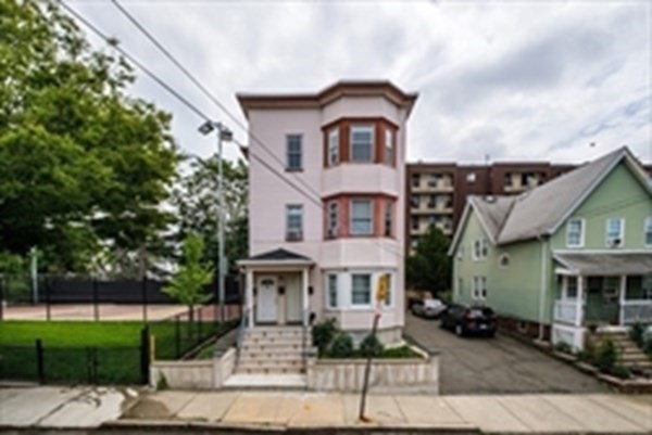 3 beds, 1 bath, 1,100 sqft, $2,500, Unit 3