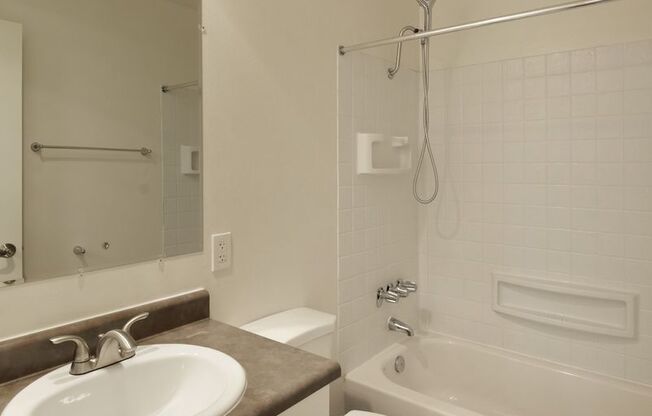 2 beds, 1 bath, 925 sqft, $2,350, Unit 223